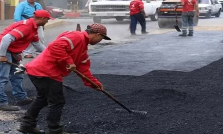 Plan de Asfaltado mejora vialidad en la parroquia El Junquito con la colocación de 1.400 toneladas