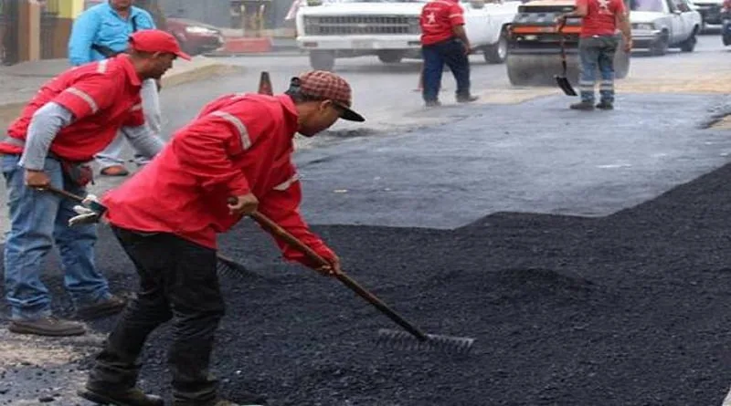 Plan de Asfaltado mejora vialidad en la parroquia El Junquito con la colocación de 1.400 toneladas