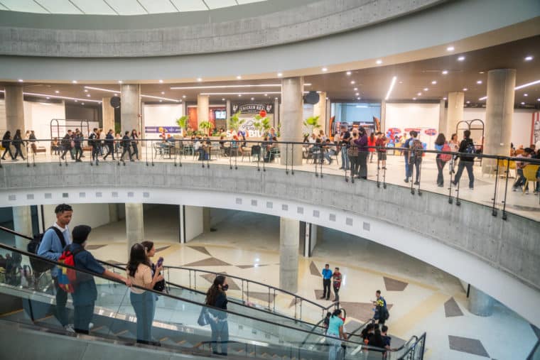 Apertura Sambil La Candelaria abrió sus puertas tiendas interior inauguración El Diario Jose Daniel Ramos