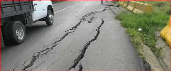 Falla de borde en el Km 20 de la carretera Caracas-El Junquito