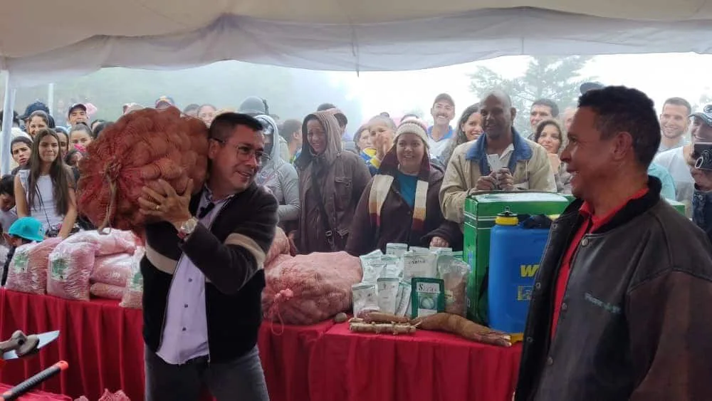 Agricultores de La Guaira recibieron insumos para la siembra