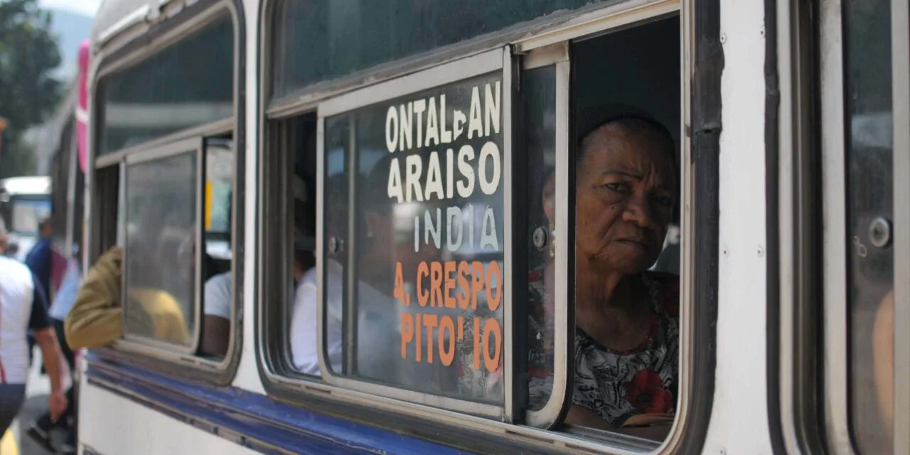 El desafío de movilizarse para usuarios y choferes del transporte público