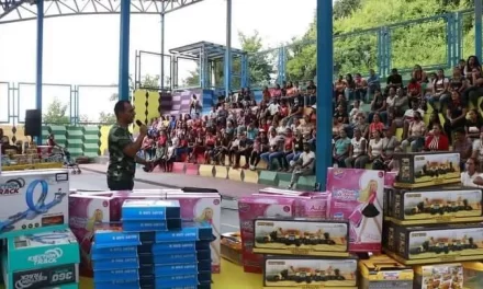 Chamos de La Guaira recibieron juguetes en navidad